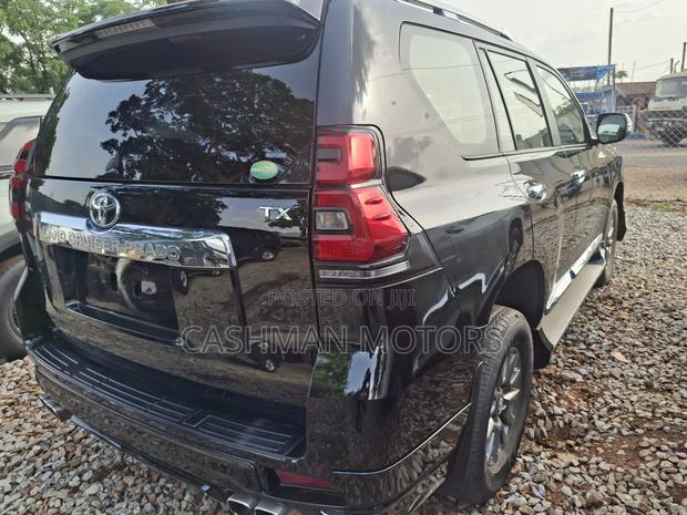 Toyota Land Cruiser Prado 2.8 2017 Black