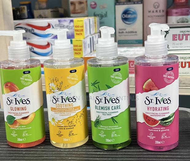 St. Ives Daily Facial Cleanser · Photo 1