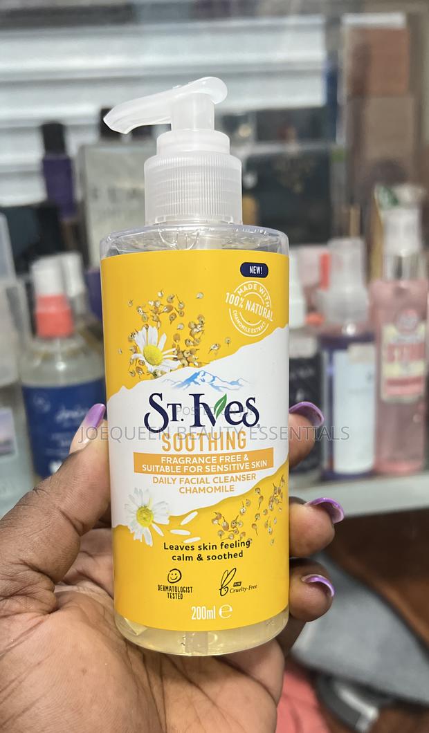 St. Ives Daily Facial Cleanser · Photo 3