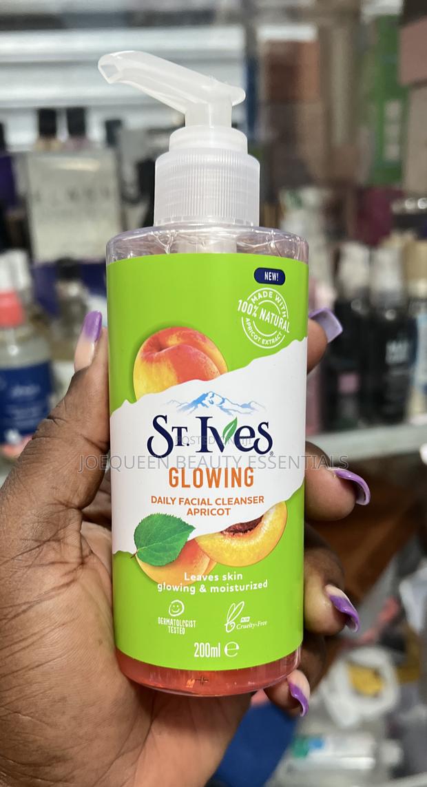 St. Ives Daily Facial Cleanser · Photo 2