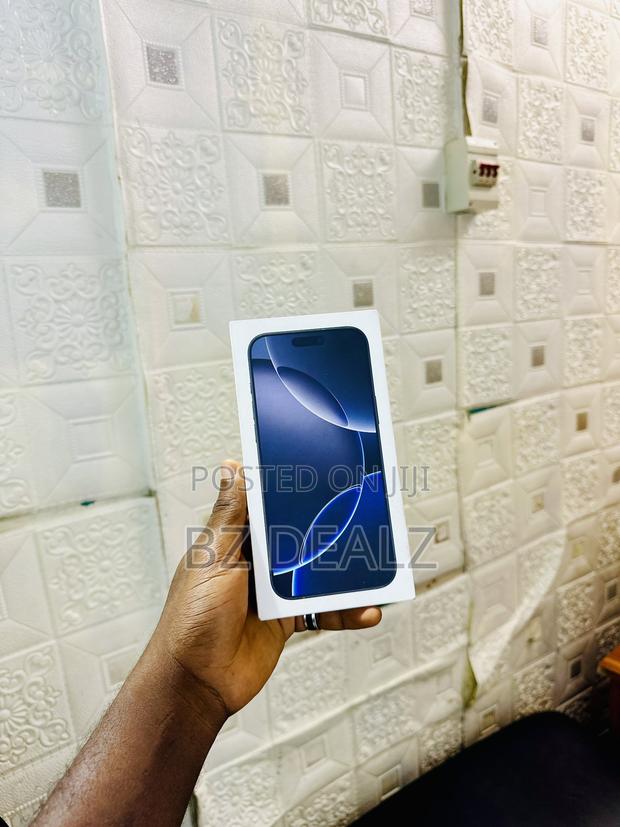 New Apple iPhone 16 Pro Max 256 GB Black