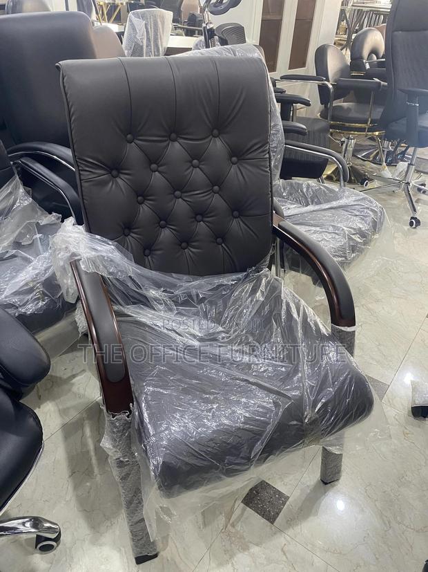 Executive Waiting Chair · Photo 4