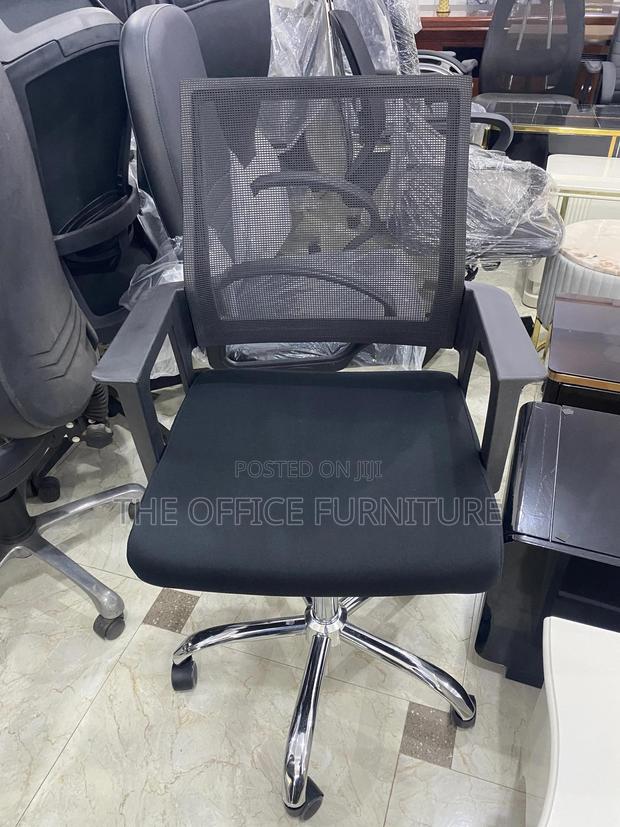 Mesh Swivel Chair · Photo 3