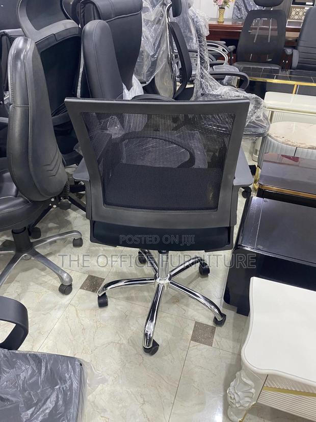 Mesh Swivel Chair · Photo 4