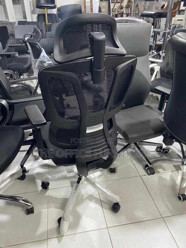 Mesh Swivel Chair · Photo 4