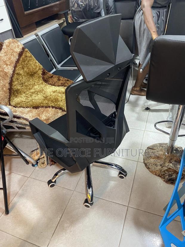 Mesh Swivel Chair · Photo 4