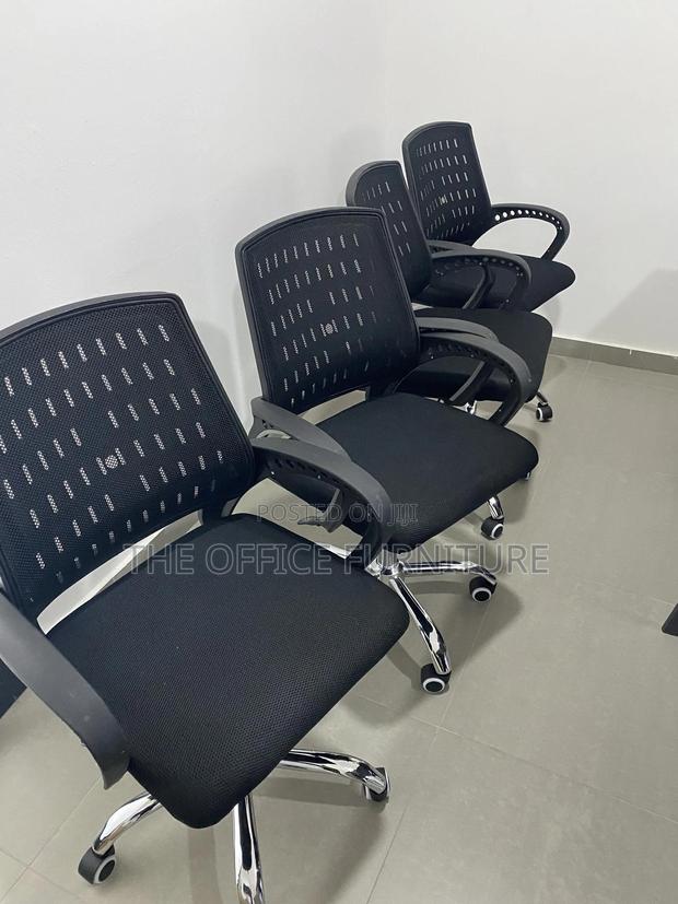 Mesh Swivel Chair · Photo 2