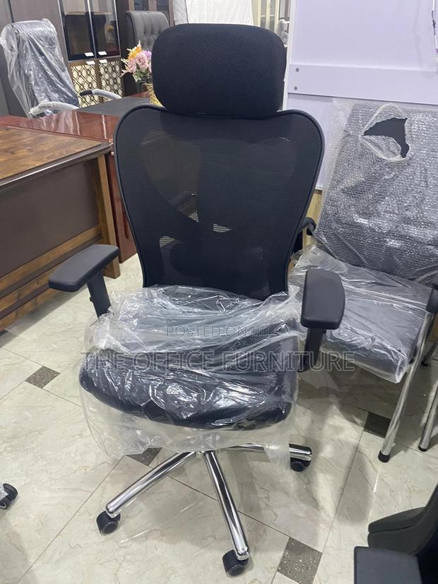 Mesh Chairs · Photo 3