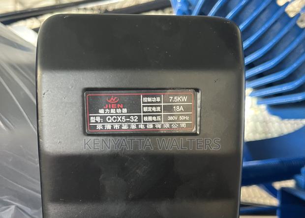 Qcx5-32 Auto Electric Air 2 Cylinders Compressor 300l photo 8