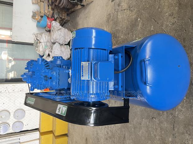 Qcx5-32 Auto Electric Air 2 Cylinders Compressor 300l photo 9