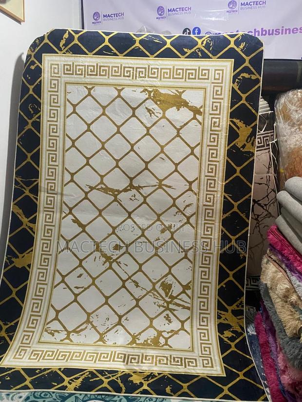 3d Woollen Centre Rug · Photo 3