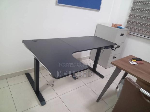 L Electric Adjustable Table (160 Cm by 65 Cm) photo 3