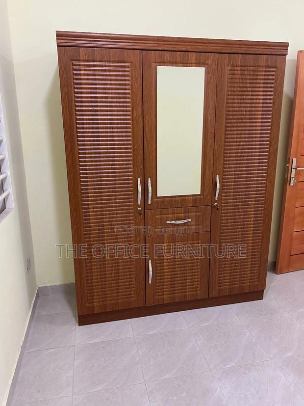 Brown 3 Doors Wardrobe · Photo 3