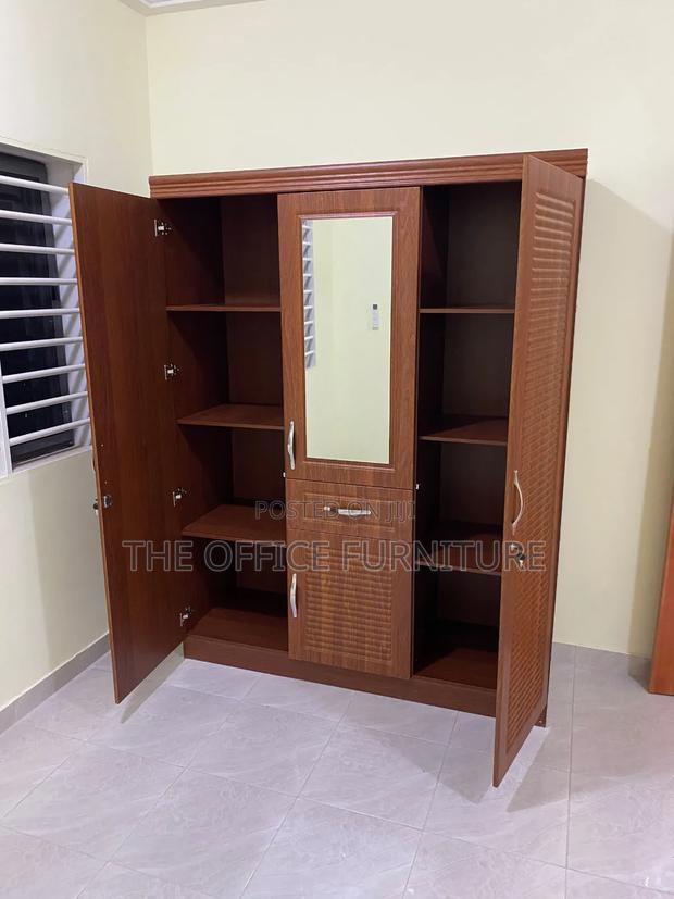 Brown 3 Doors Wardrobe · Photo 4