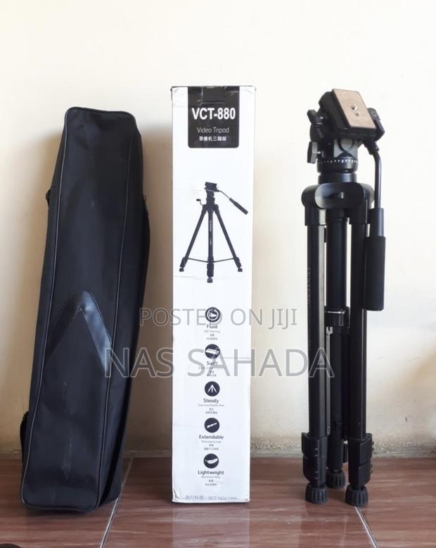 Tripod Stand 880 · Photo 2