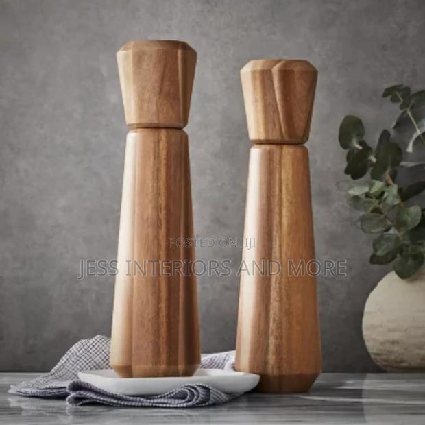 Member's Mark Acacia Salt and Pepper Mill Set · Photo 4
