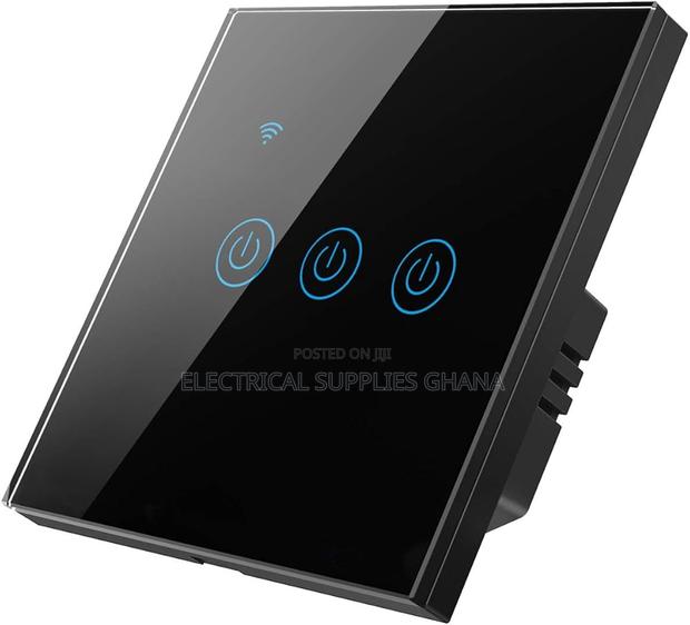 Wifi Smart Wall Switch 3-Gang Black · Photo 1