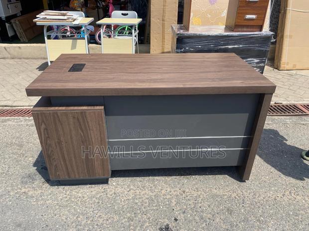 Quality Office Desk /Table · Photo 2