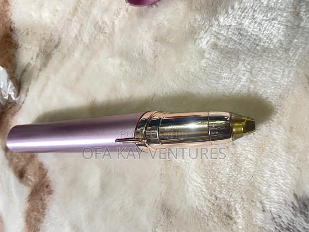 Eye Brows Trimmer · Photo 4