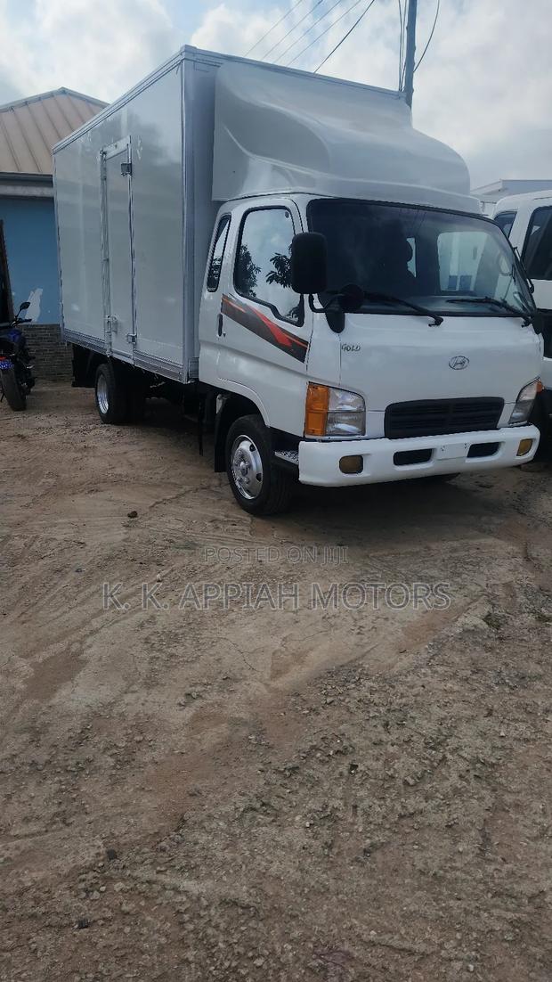 Hyundia Mighty Container Truck