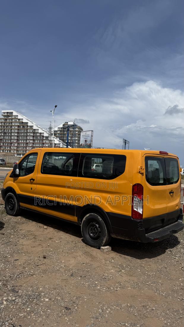 Ford Transit 2017 Yellow