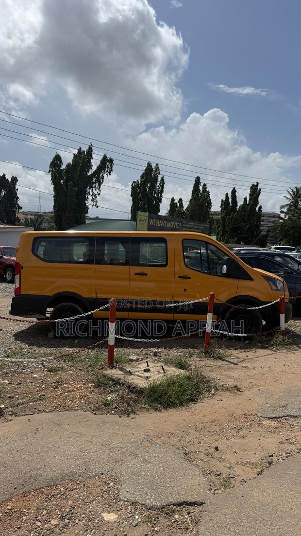 Ford Transit 2017 Yellow