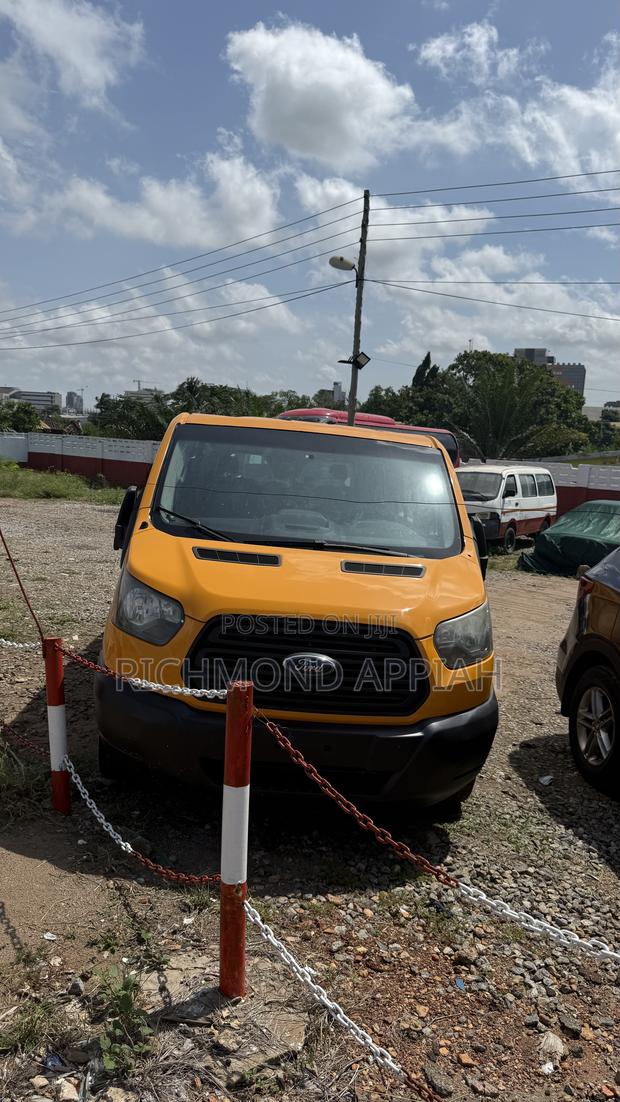 Ford Transit 2017 Yellow