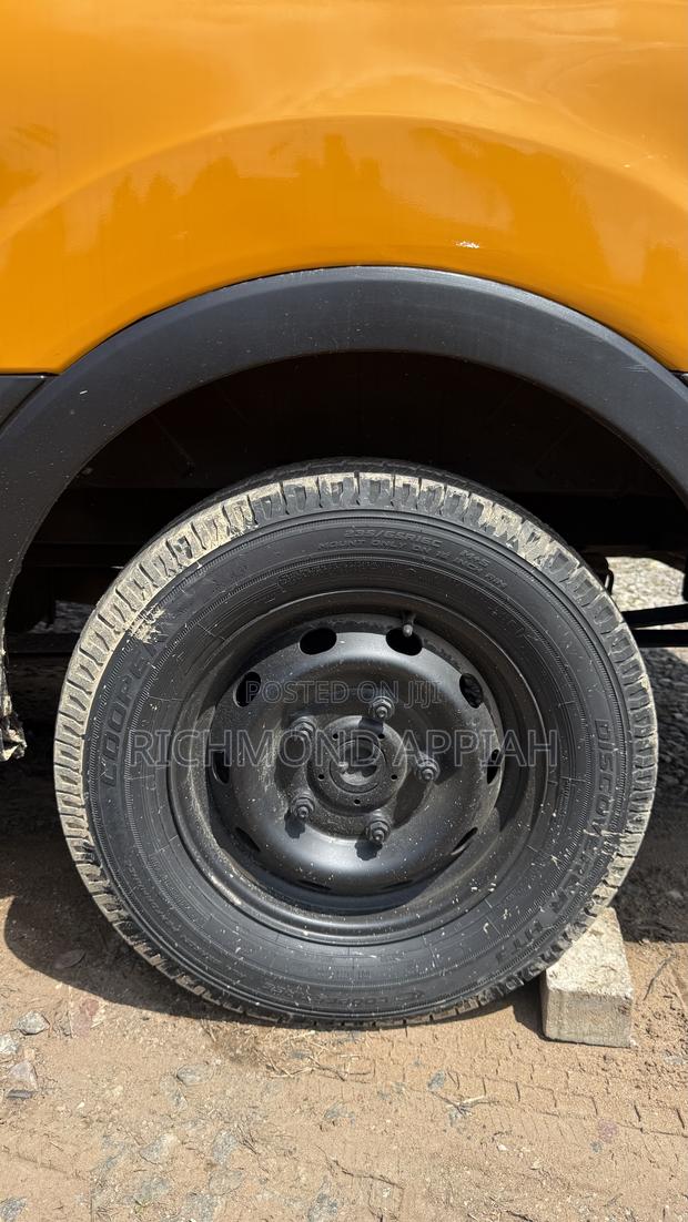 Ford Transit 2017 Yellow