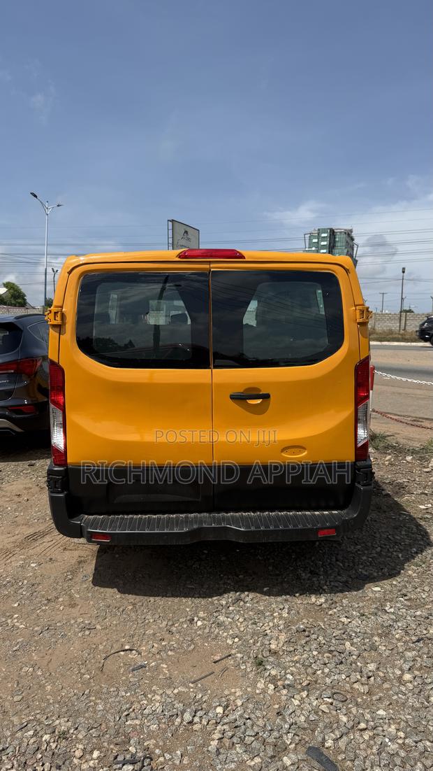 Ford Transit 2017 Yellow