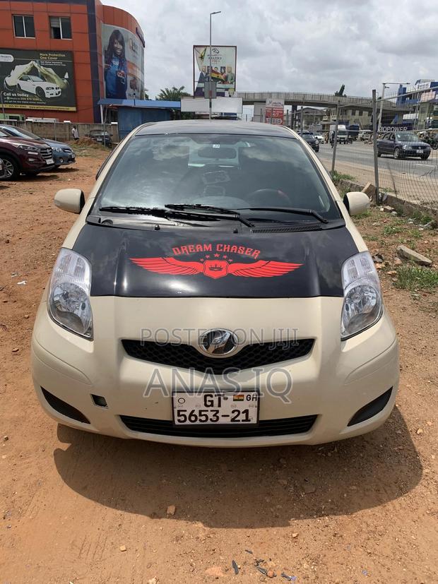 Toyota Vitz 2010 · Photo 2