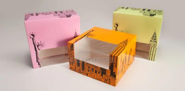 Customised Cake With Windows · Photo 3