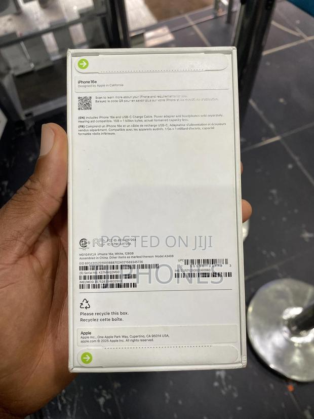 New Apple iPhone 16e 128 GB White photo 3