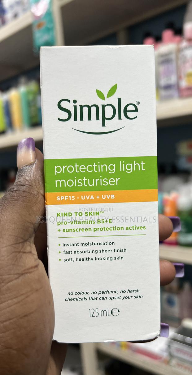 Simple Protecting Light Moisturizer · Photo 1