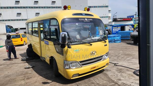 Hyundai County 2015 Yellow photo 5