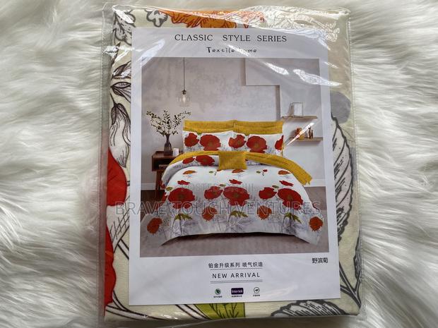 Double Size Bedsheet With 2 Pillow Cases- Cream/Red Colour · Photo 3
