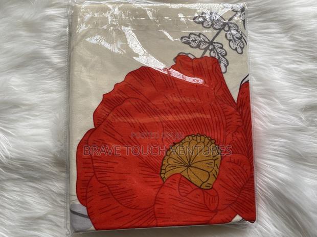 Double Size Bedsheet With 2 Pillow Cases- Cream/Red Colour · Photo 4