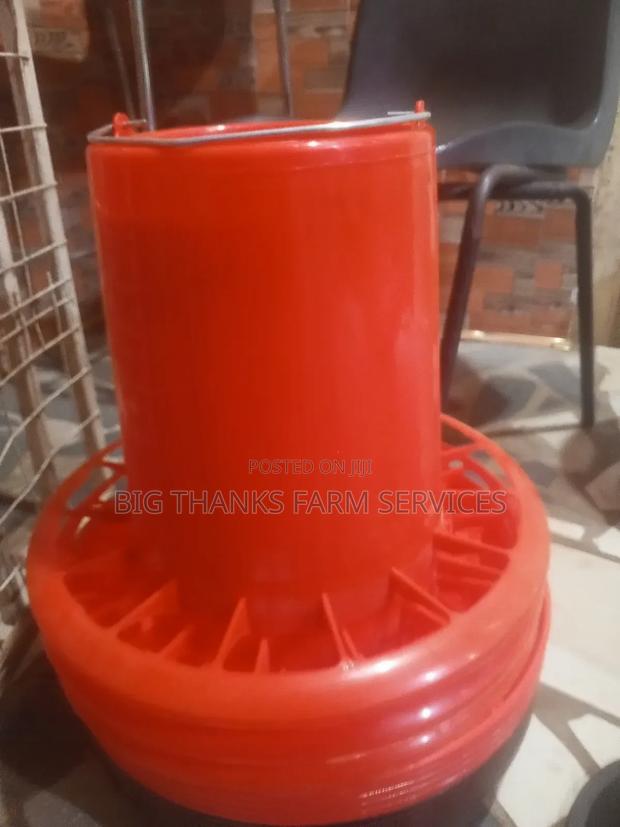 12kg Poultry Feeders · Photo 2