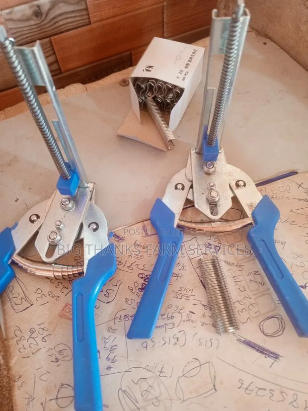 Wire Mesh Stapler Clips · Photo 3