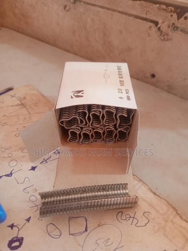 Wire Mesh Stapler Clips · Photo 4