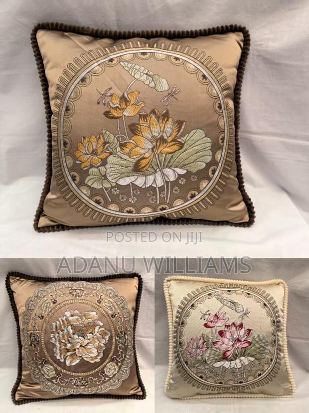 Luxurious European-Style Decorative Couch Pillow (Set of 2) · Photo 3