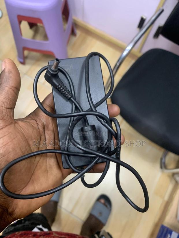 Panasonic Ag Ux 180 Charger · Photo 3
