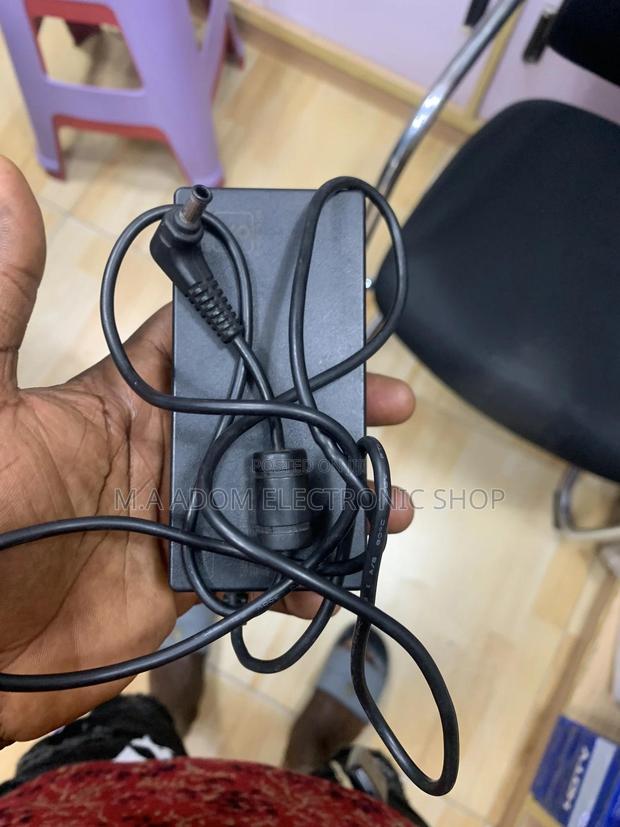 Panasonic Ag Ux 180 Charger · Photo 4