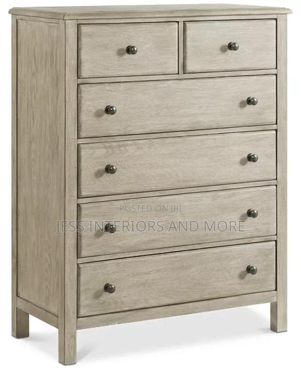 6 Drawer Solid Dresser · Photo 4
