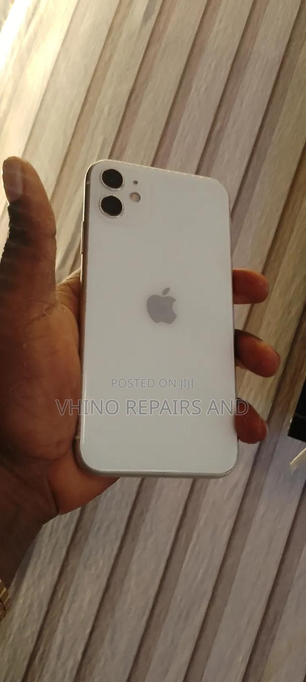 New Apple iPhone 11 64 GB White photo 4