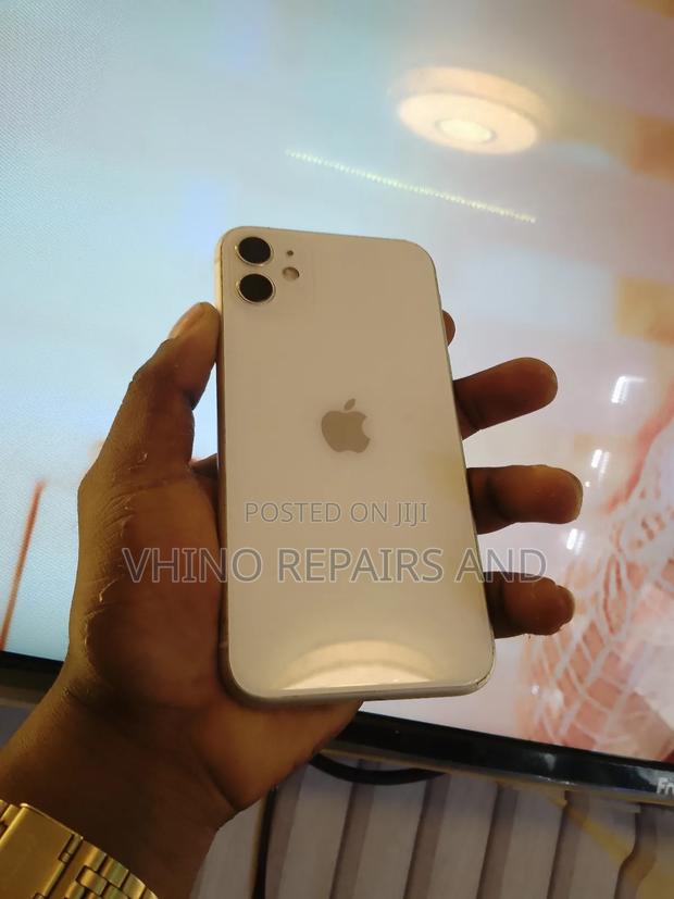 New Apple iPhone 11 64 GB White photo 6
