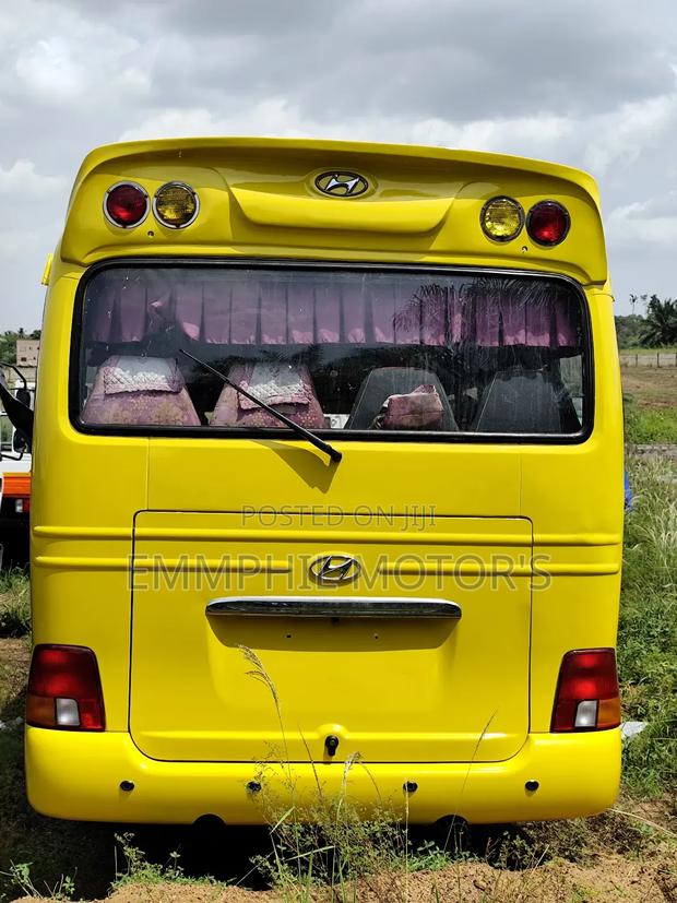 Hyundai County 2015 Yellow photo 4