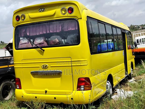 Hyundai County 2015 Yellow photo 6