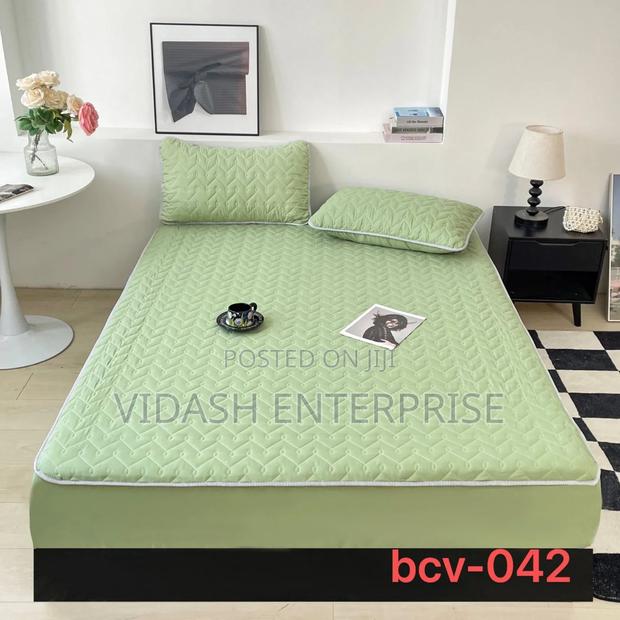 Long-Lasting Protection. Waterproof Mattress Cover( Queen