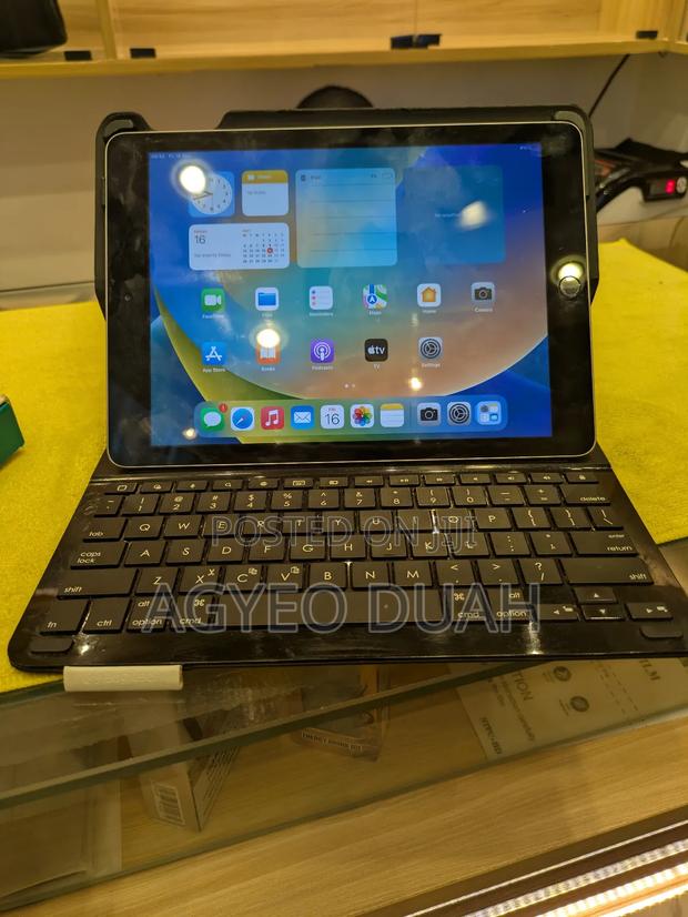 Apple iPad 9.7 64 GB Silver photo 2