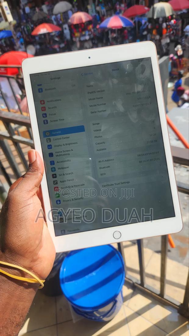 Apple iPad 10.2 (2019) 32 GB Yellow photo 2